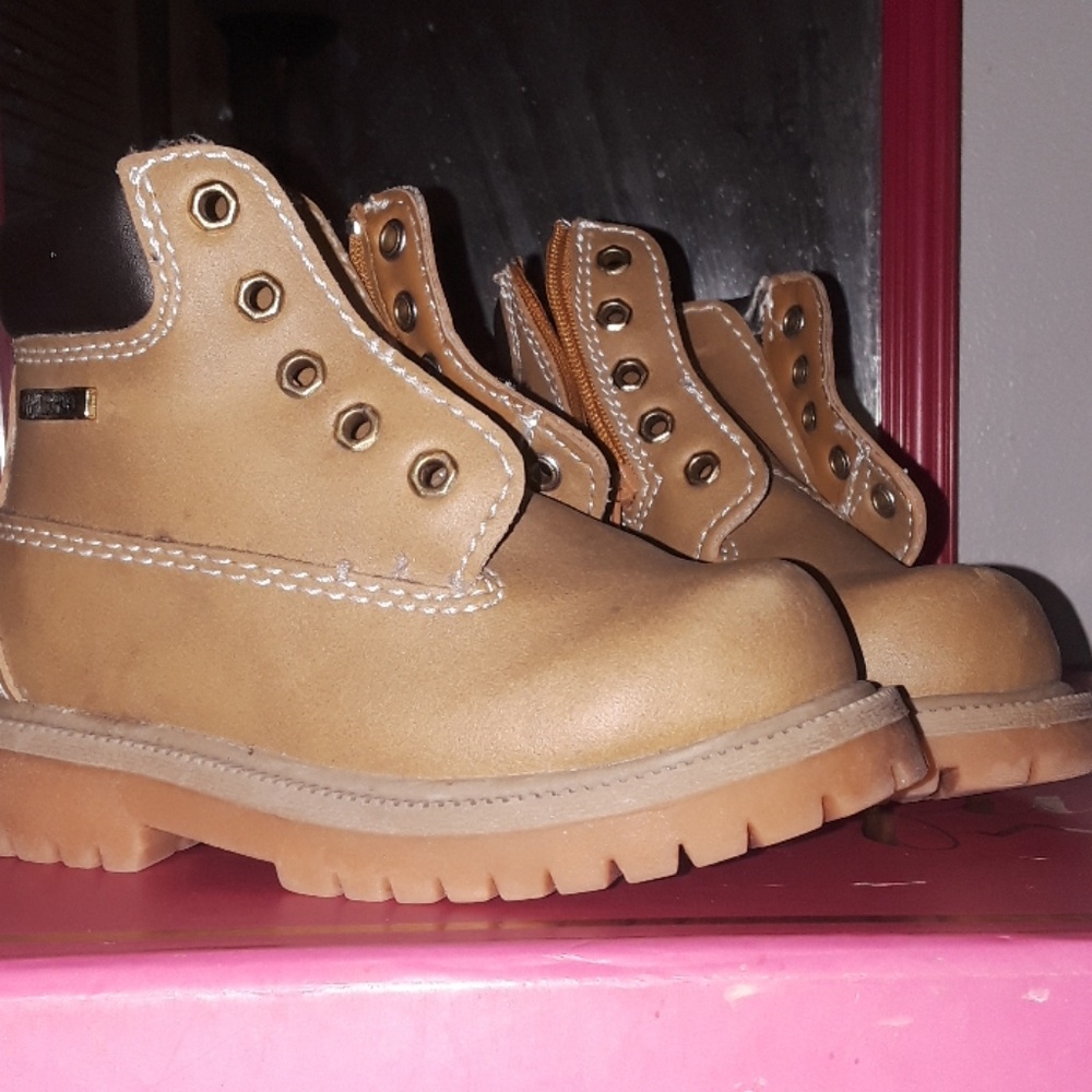 Kids boots